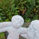 Handgefertigter Freundeskreis aus Ton mit 4 Figuren