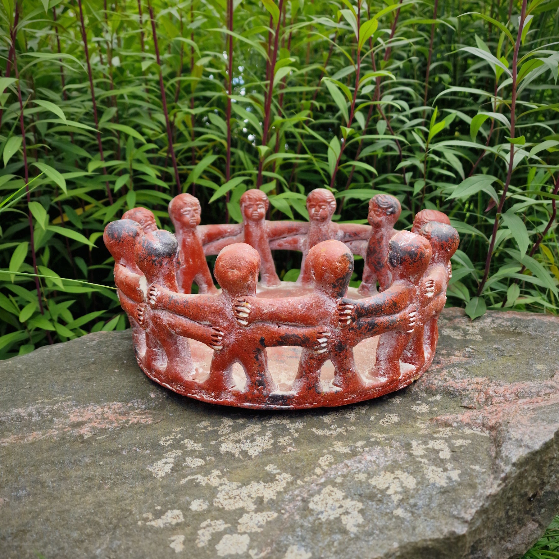 Detailansicht Freundeskreis Terrakotta rot – 12 Figuren