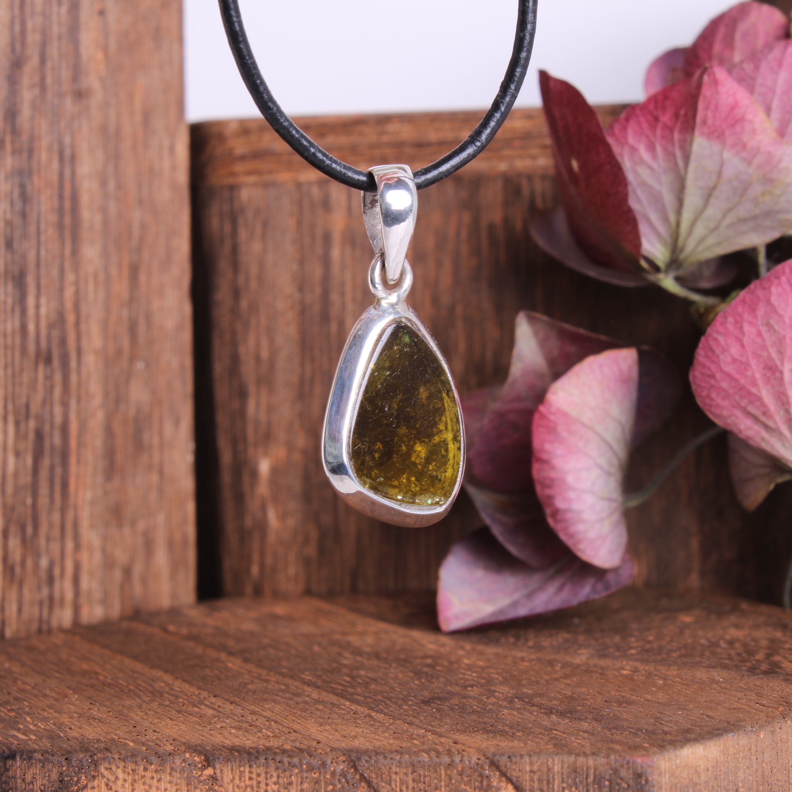 Grüner Turmalin Anhänger in Geschenkschachtel – ideal als Geschenk