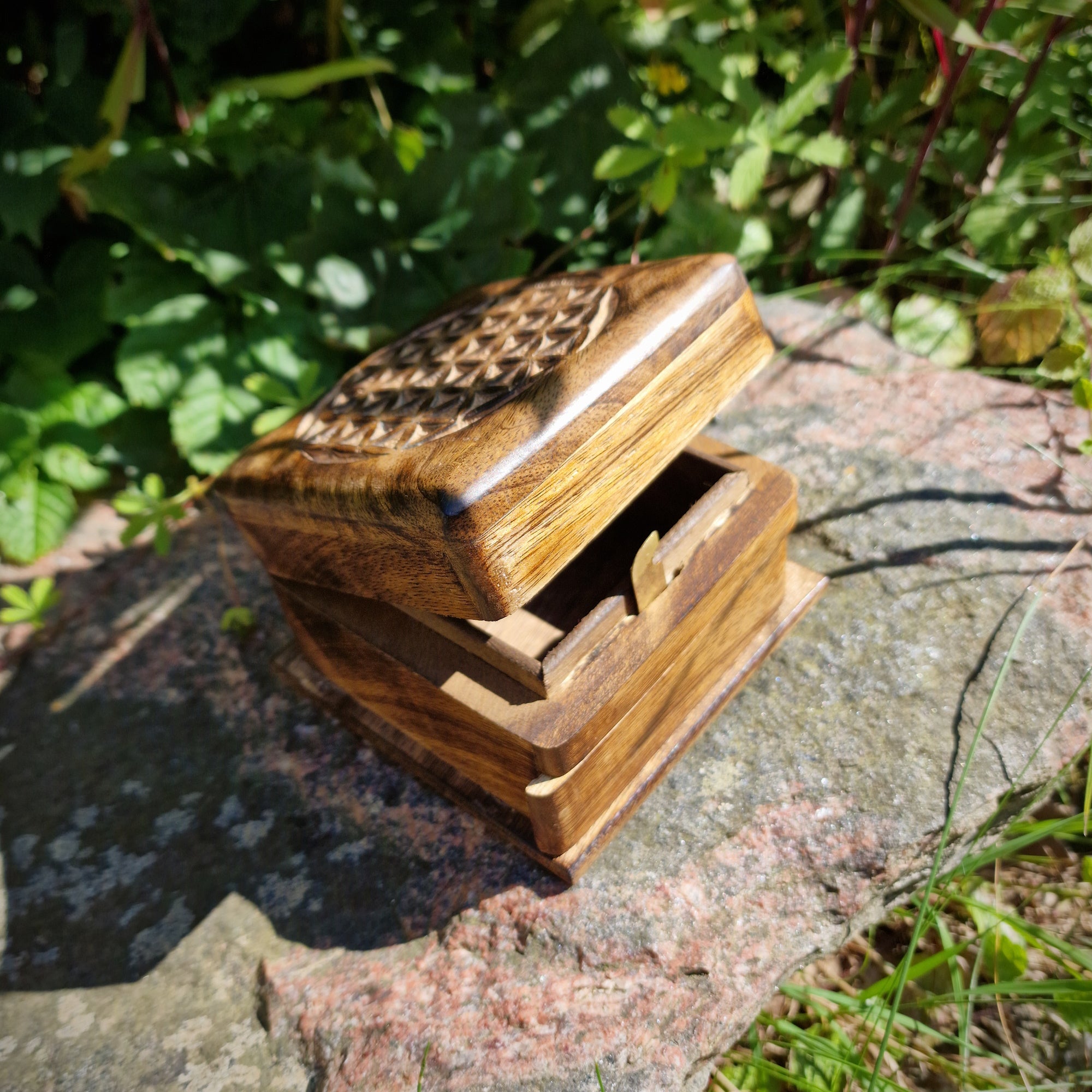 Trickbox Holztruhe Holzbox aus Mangoholz Motiv Blume des Lebens klein