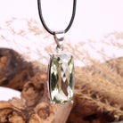 Prasiolith Nahaufnahme – facettierter grüner Amethyst, klares Grün
