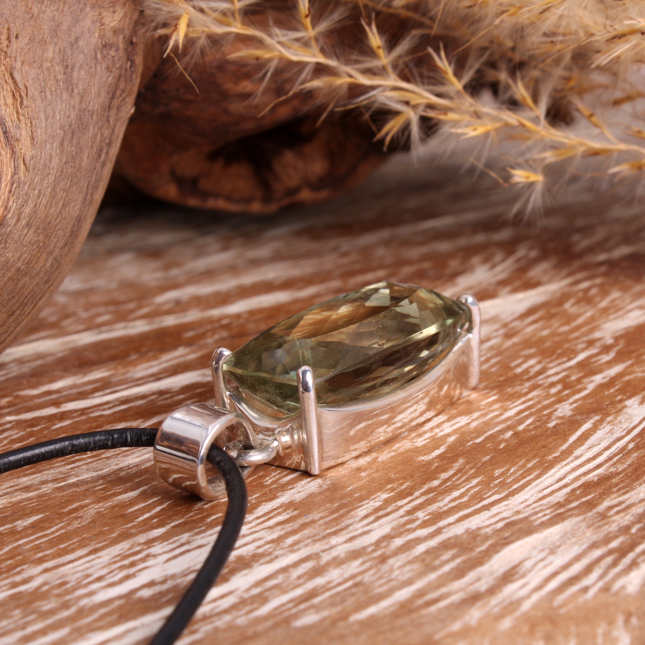 Prasiolith Anhänger Gesamtansicht – Edelstein Schmuck Budawi