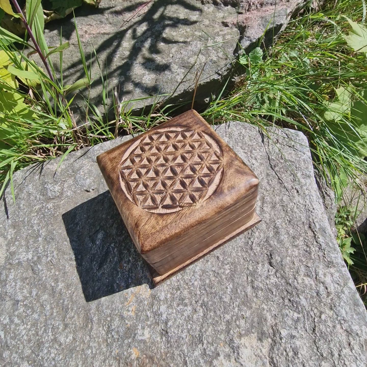 Trickbox Holztruhe Holzbox aus Mangoholz Motiv Blume des Lebens klein