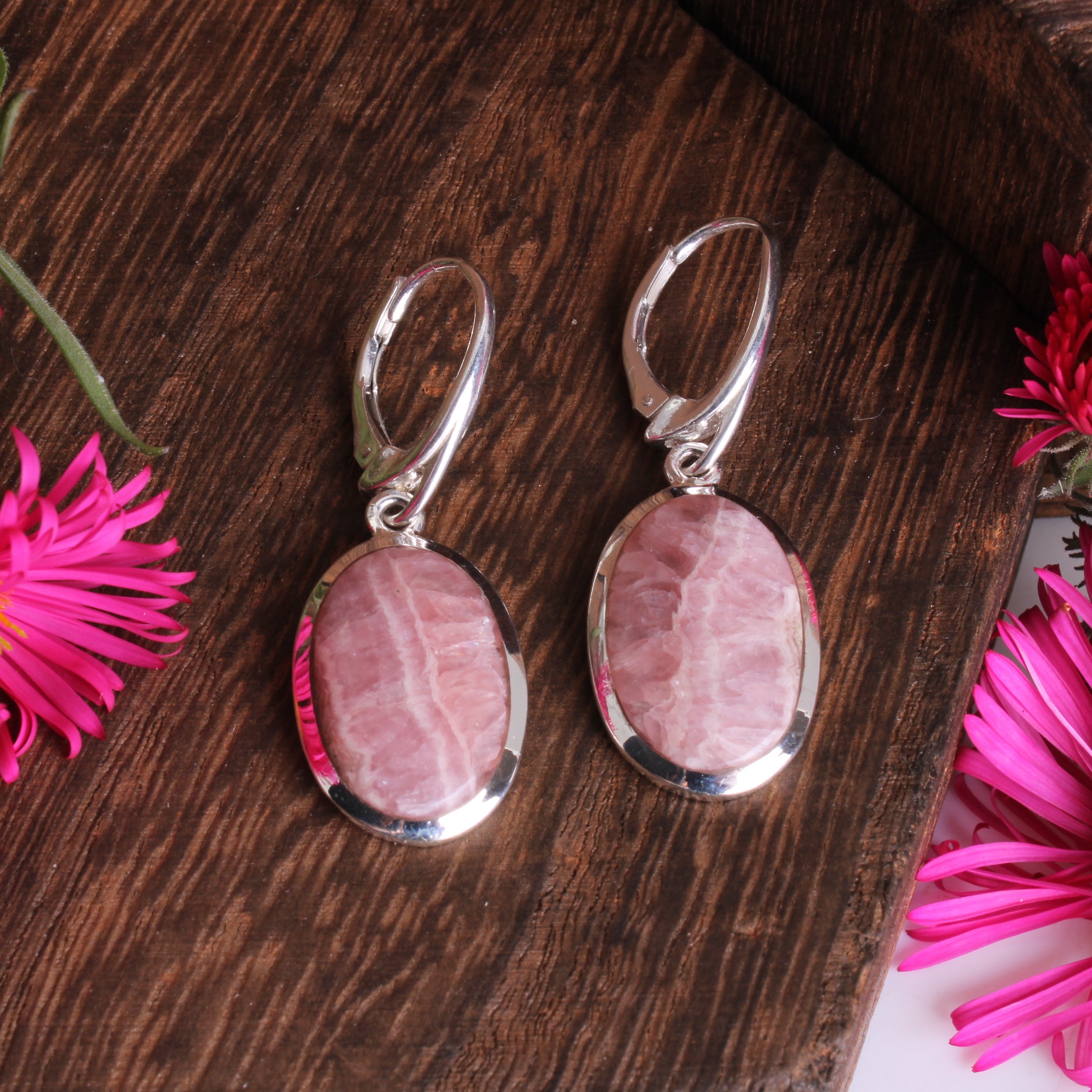 Rhodochrosit Ohrringe Damen – Detailansicht Klappbrisuren