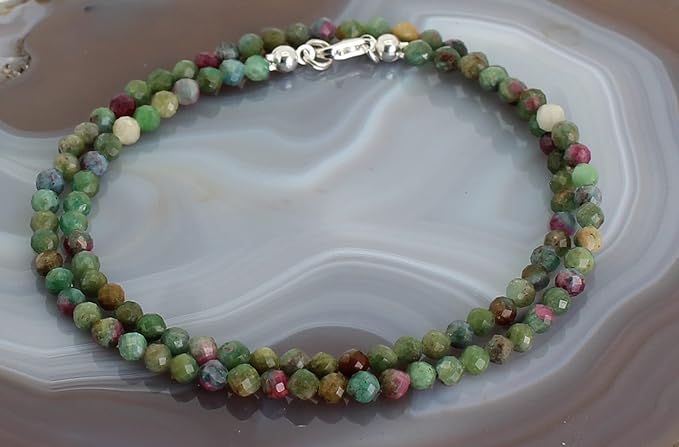 rubin zoisit Stein Trommelstein Hals Schmuck Anhänger Edelstein Heilstein Rohstein Rohstück Glücksstein Schutzstein Lochstein Naturstein Amulett Deko Handstein Handschmeichler Kugel Ohrringe Ohrstecker Armband