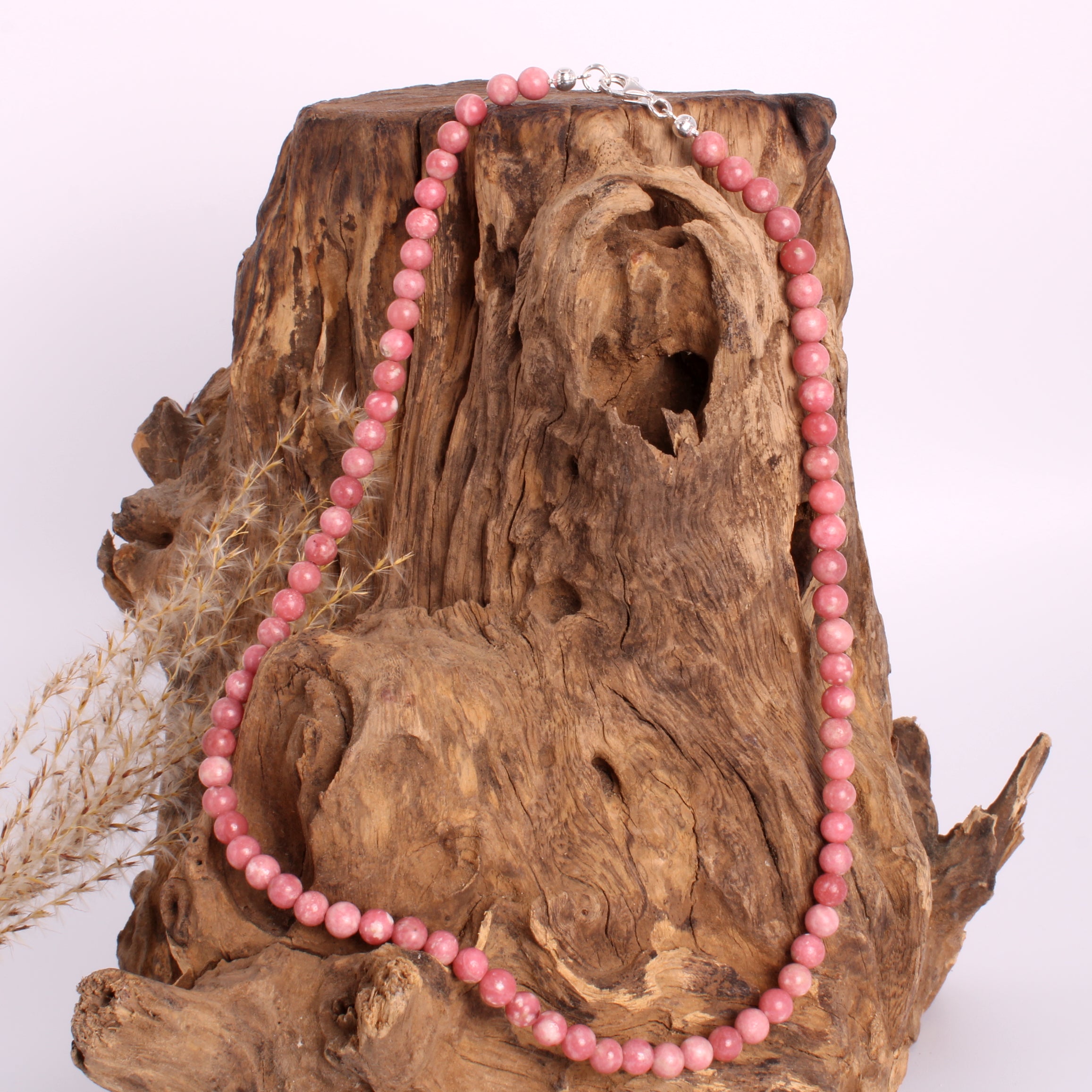 Thulit Edelstein-Perlenkette Gesamtansicht – Naturstein Schmuck Budawi