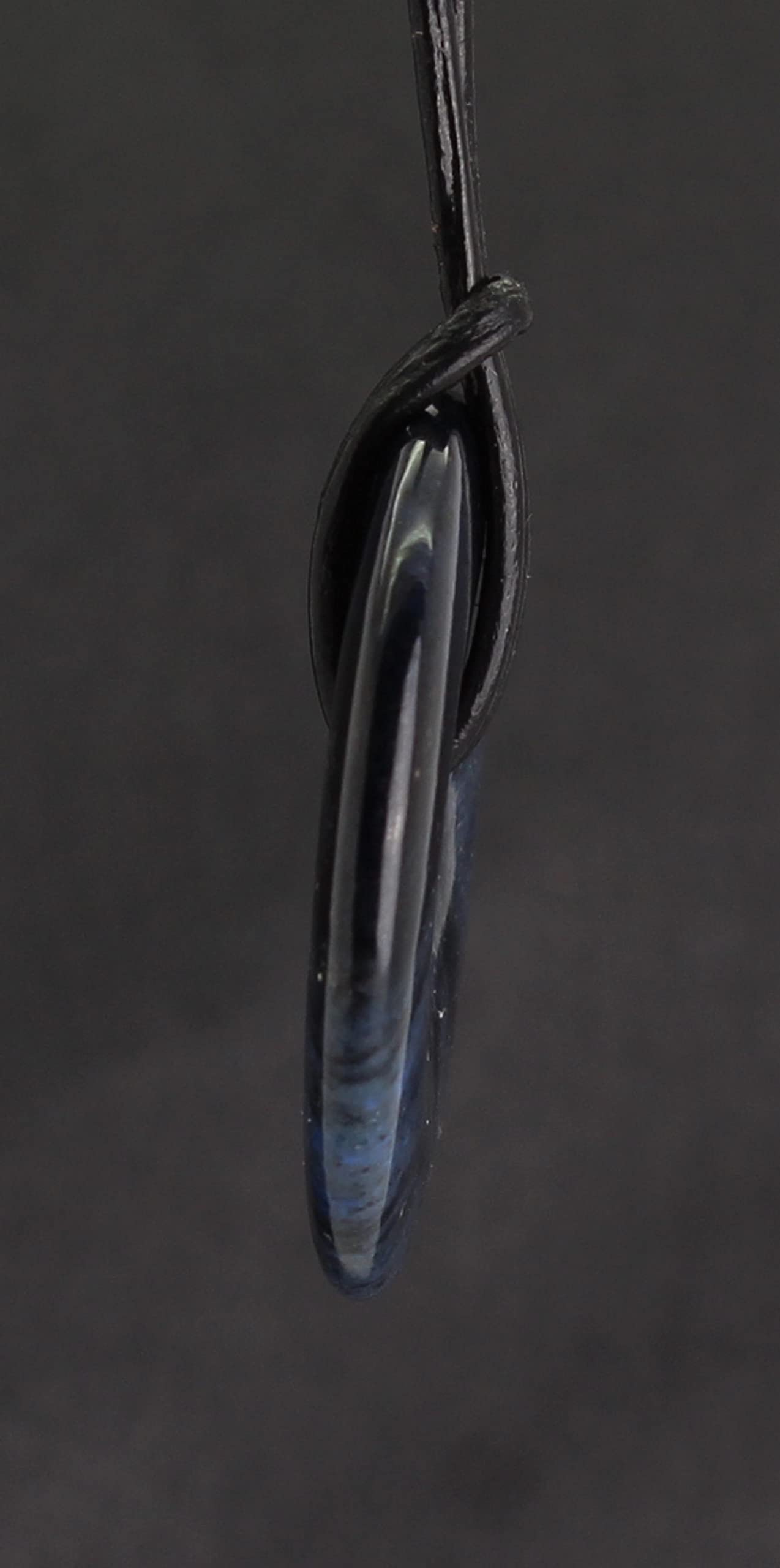 Halskettenanhänger Kettenanhänger Kettenschmuck Dumortierit Stein Trommelstein Anhänger Blatthornkäfer Heiliger Pillendreher Mistkäfer Glückskäfer Skarabäus-Käfer Schmuckstein Halsschmuck Edelstein Heilstein Sonnengott Dumortieritstein Dumortieritschmuck