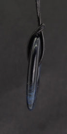 Halskettenanhänger Kettenanhänger Kettenschmuck Dumortierit Stein Trommelstein Anhänger Blatthornkäfer Heiliger Pillendreher Mistkäfer Glückskäfer Skarabäus-Käfer Schmuckstein Halsschmuck Edelstein Heilstein Sonnengott Dumortieritstein Dumortieritschmuck