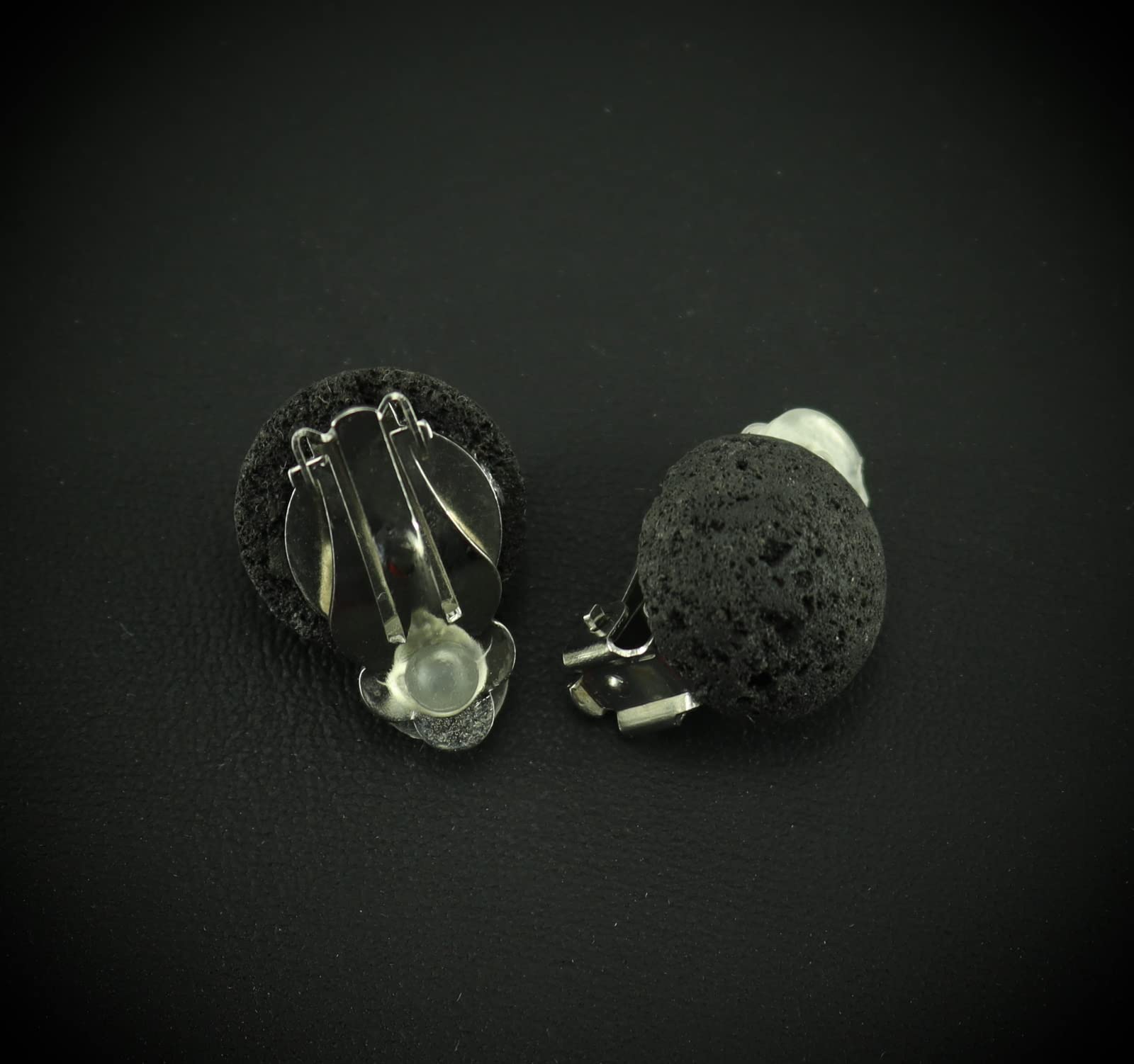 schwarzer Lava Stein Trommelstein Anhänger elegante Ohrclips Ohrringe Ohrstecker Ohrschmuck Silberclips Heilstein Edelstein Silberschmuck Silberohrringe Lavaschmuck Lavaperlen Lavastein Lavasteine Lavagestein Gesteinslava Vulkanlava