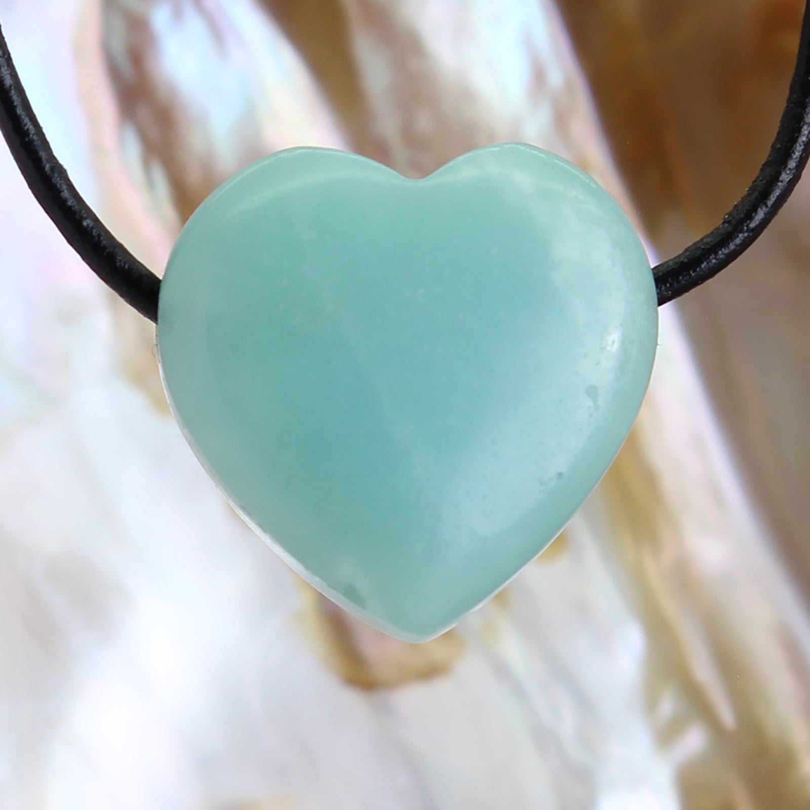 Amazonit Edelstein Herz Anhänger Kettenanhänger mit Lederband Halskettenanhänger Kettenschmuck Stein Trommelstein Anhänger Schmuckstein Schmuckanhänger Herzanhänger Herz Herzen Herzschmuck Edelsteinherz Silberanhänger Silberschmuck Kettenschmuck Halsschmuck Schmuck