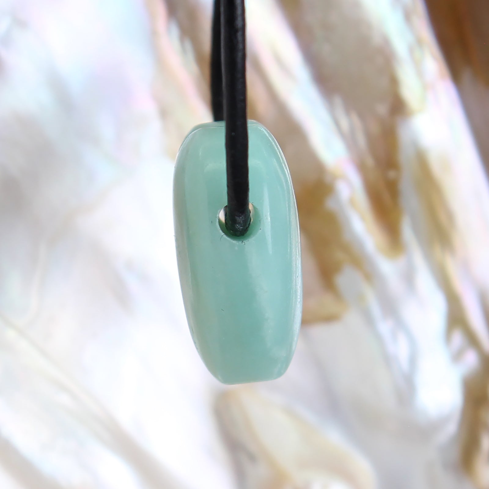 Amazonit Edelstein Herz Anhänger Kettenanhänger mit Lederband Halskettenanhänger Kettenschmuck Stein Trommelstein Anhänger Schmuckstein Schmuckanhänger Herzanhänger Herz Herzen Herzschmuck Edelsteinherz Silberanhänger Silberschmuck Kettenschmuck Halsschmuck Schmuck