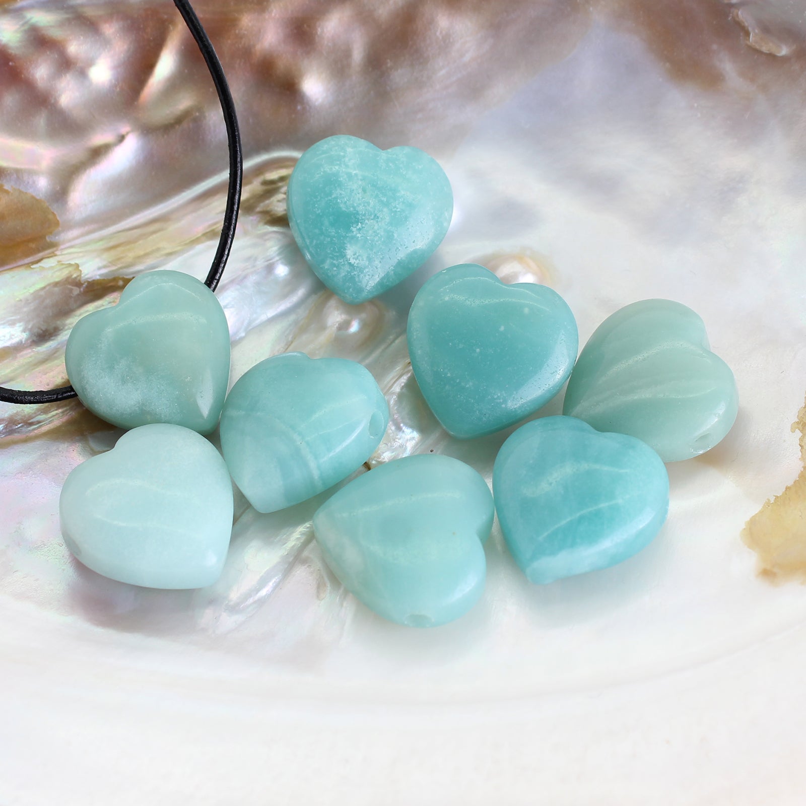 Amazonit Edelstein Herz Anhänger Kettenanhänger mit Lederband Halskettenanhänger Kettenschmuck Stein Trommelstein Anhänger Schmuckstein Schmuckanhänger Herzanhänger Herz Herzen Herzschmuck Edelsteinherz Silberanhänger Silberschmuck Kettenschmuck Halsschmuck Schmuck
