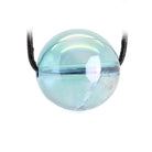 Aqua Aura Kugel Anhänger Kettenanhänger mit Lederband Halskettenanhänger Kettenschmuck Kristall Rohkristall Rohstein Rohstück Stein Trommelstein Silberanhänger Silberschmuck Edelsteinanhänger Edelstein Heilstein Schmuckanhänger Halsschmuck Rohstein Rohstück Schmuckstein Schmuck Schutzstein Glücksstein