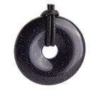 Blaufluss Donut Anhänger Kettenanhänger 30 mm mit Lederband Halskettenanhänger Kettenschmuck Stein Trommelstein Anhänger Schmuck Schmuckstein Rohstein Rohstück Edelstein Heilstein Silberanhänger Silberschmuck Schutzstein Glücksstein