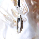 Rauchquarz Anhänger Kettenanhänger 925er Silber Schmuck Halskettenanhänger Kettenschmuck Stein Trommelstein Rohstein Rohstück Edelstein Heilstein Lochstein Schmuck Naturstein Halsschmuck Silberschmuck Dekostein Dekostück Collier Halskette Schmuckstein Schmuckanhänger Glücksstein Schutzstein