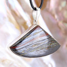 Tigereisen Anhänger Kettenanhänger 925er Silber Schmuck Halskettenanhänger Kettenschmuck Stein Trommelstein Rohstein Rohstück Edelstein Heilstein Lochstein Schmuck Naturstein Halsschmuck Silberschmuck Dekostein Dekostück Collier Halskette Schmuckstein Schmuckanhänger Glücksstein Schutzstein