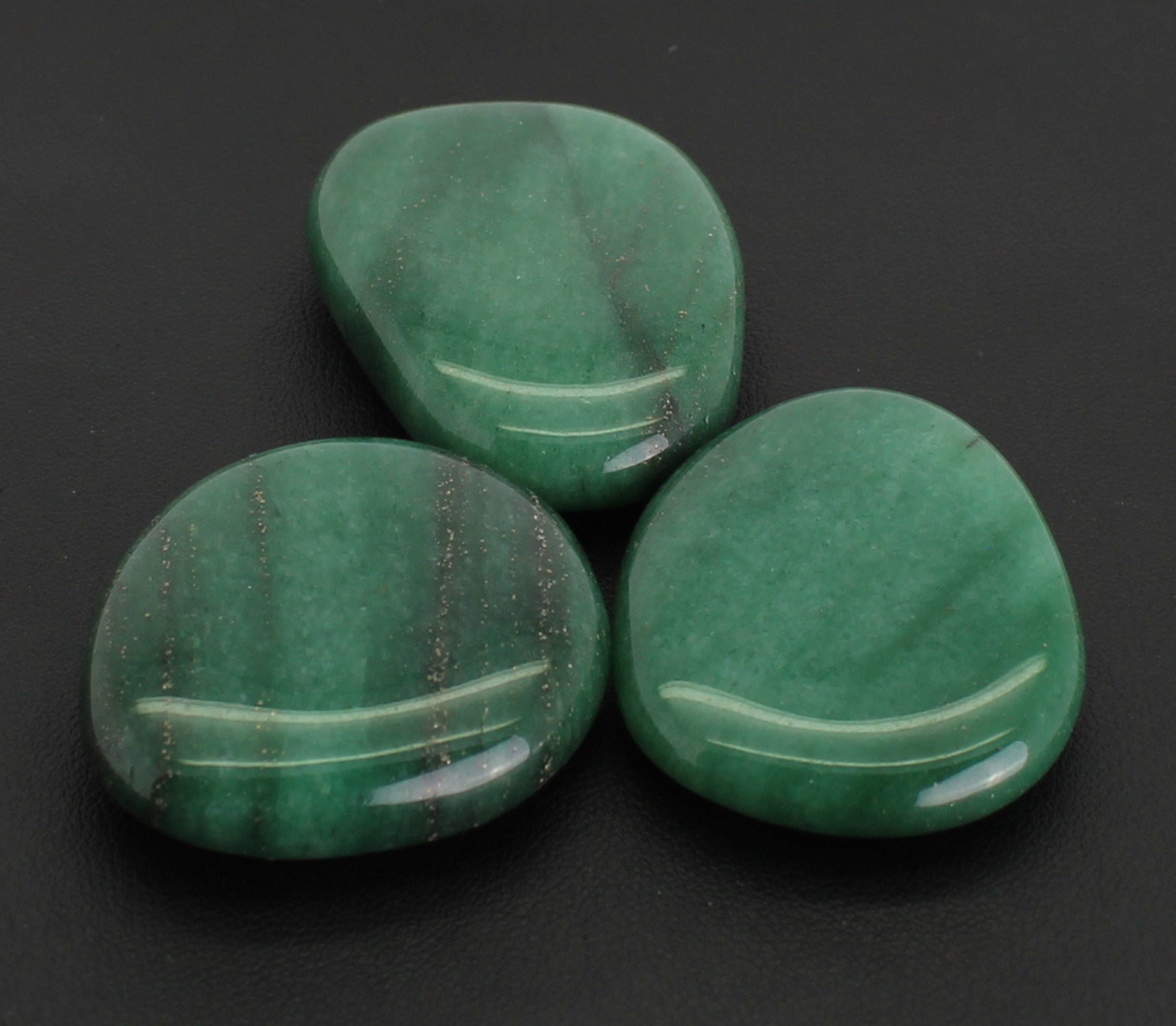 Aventurin Stein Trommelstein Anhänger Handstein Daumenstein Seifenstein Handschmeichler Taschenstein Schutzstein Massagestein Dekostein Edelstein Heilstein Schmuckstein Rohstein Rohstück Kugel Dekokugel Herz Figur Dekofigur