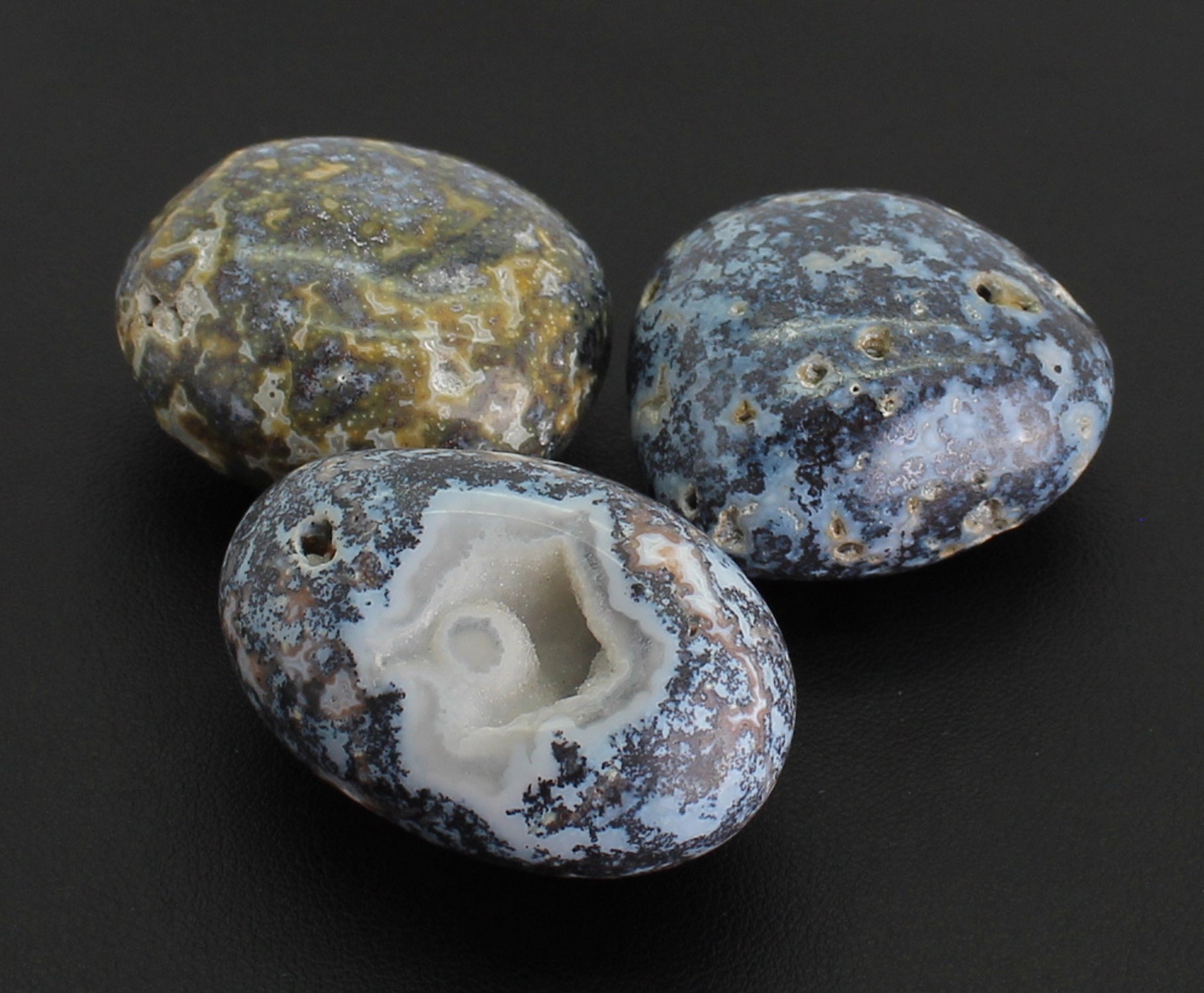 Chalcedon Stein Trommelstein Anhänger Handstein Daumenstein Seifenstein Handschmeichler Taschenstein Schutzstein Massagestein Dekostein Edelstein Heilstein Schmuckstein Rohstein Rohstück Kugel Dekokugel Herz Figur Dekofigur