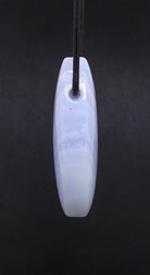 Halskettenanhänger Kettenschmuck Chalcedon Stein Trommelstein Anhänger Heilstein Edelstein Schmuckstein Schmuckanhänger Silberanhänger Rohstein Rohstück Halsschmuck Schmuck Silber Anhänger Chalcedonstein