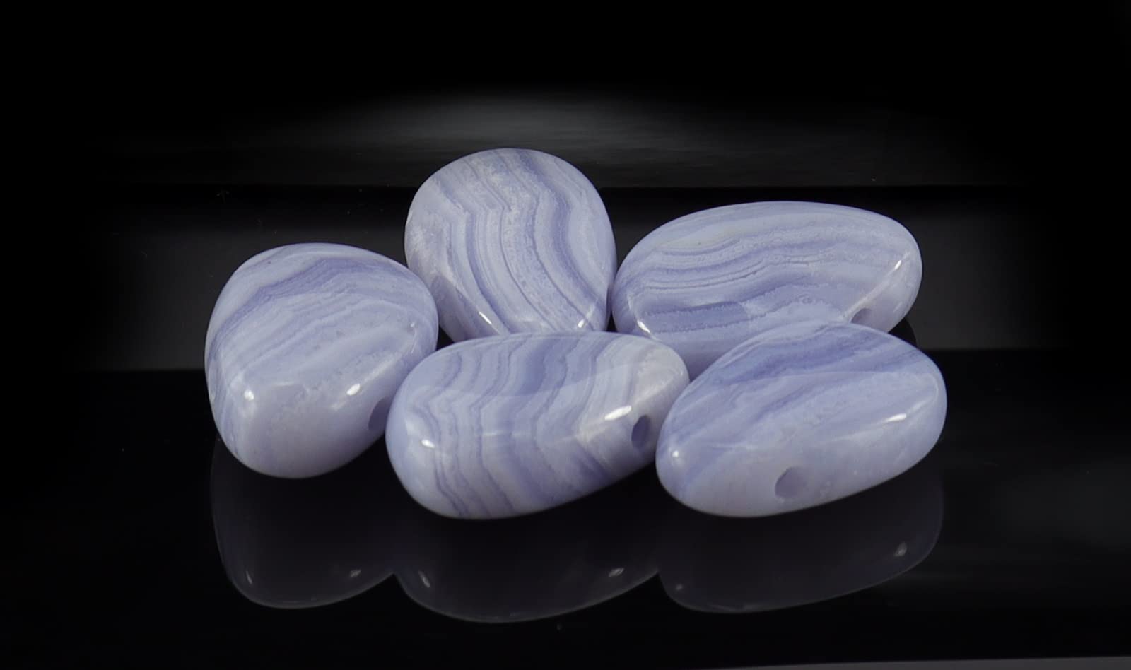 chalcedon Halskettenanhänger Kettenschmuck Kristall Rohkristall Stein Silberanhänger Silberschmuck Edelsteinanhänger Edelstein Heilstein Schmuckanhänger Halsschmuck Rohstein Rohstück Schmuckstein Schmuck Schutzstein Glücksstein Chalcedonstein Chalcedonschmuck