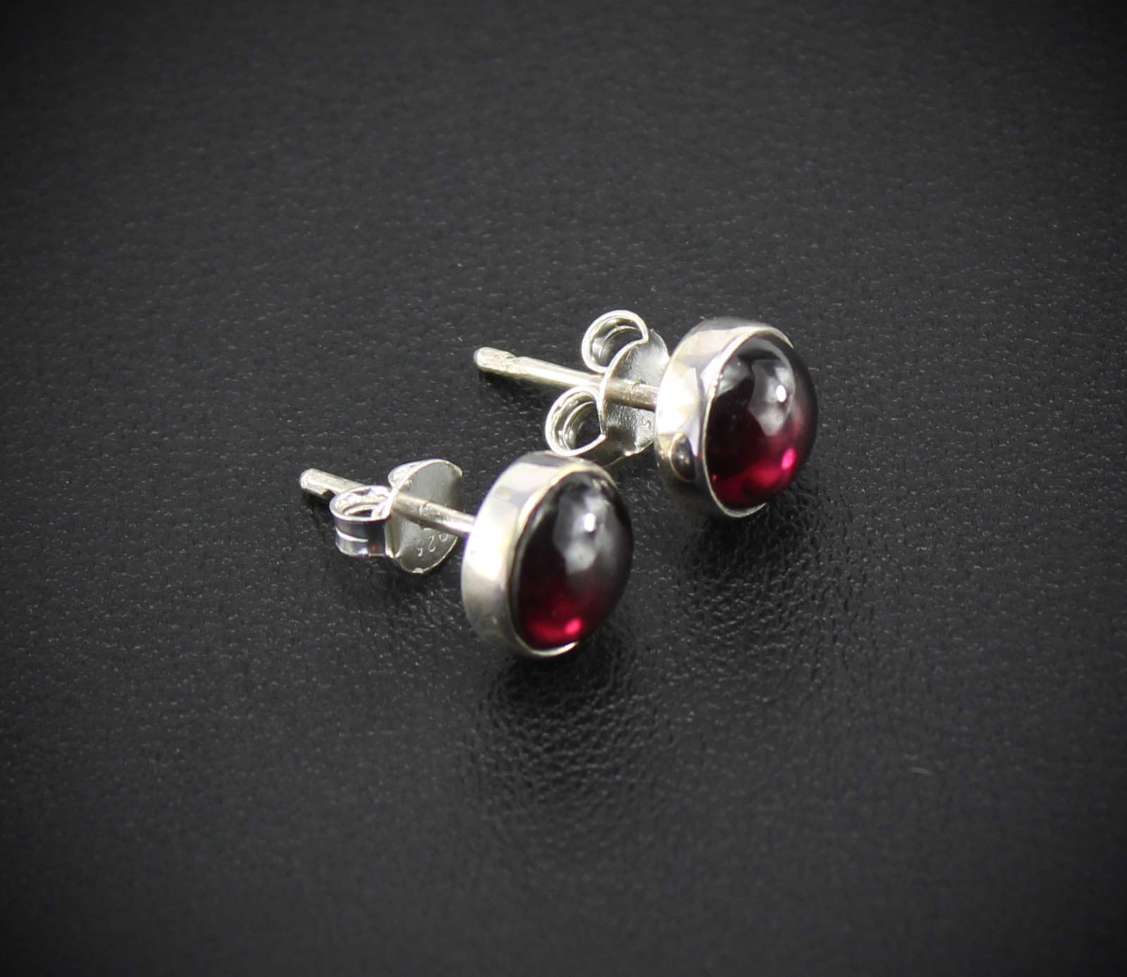 Ohrstecker Ohrringe Ohrhänger roter Granat Stein Trommelstein Anhänger Ohrschmuck Silberschmuck Silberohrringe Silberhänger Silberstecker Edelstein Heilstein Schmuckstein Schmuck Rohstein Rohstück Granatstein Granatschmuck