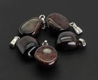 Halskettenanhänger Kettenanhänger Kettenschmuck roter Granat Stein Trommelsteinanhänger Silberanhänger Silberschmuck Halsschmuck Schmuck Schmuckanhänger Schmuckstein Edelstein Heilstein Rohstein Rohstück Kette Halskette Collier Granatstein Granatschmuck