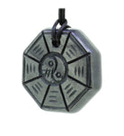 Halskettenanhänger Kettenanhänger Amulett Kettenschmuck Halsschmuck Feng Shui Yin Yang Hämatit Stein Trommelstein Anhänger Edelstein Heilstein Rohstein Rohstück Schmuckanhänger Silberanhänger Silberschmuck Hämatitstein Hämatitschmuck Hämatitblase