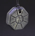 Halskettenanhänger Kettenanhänger Amulett Kettenschmuck Halsschmuck Feng Shui Yin Yang Hämatit Stein Trommelstein Anhänger Edelstein Heilstein Rohstein Rohstück Schmuckanhänger Silberanhänger Silberschmuck Hämatitstein Hämatitschmuck Hämatitblase