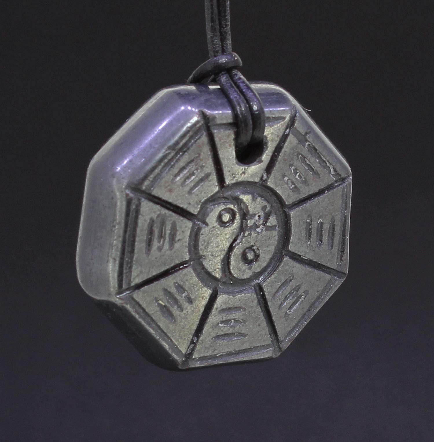 Halskettenanhänger Kettenanhänger Amulett Kettenschmuck Halsschmuck Feng Shui Yin Yang Hämatit Stein Trommelstein Anhänger Edelstein Heilstein Rohstein Rohstück Schmuckanhänger Silberanhänger Silberschmuck Hämatitstein Hämatitschmuck Hämatitblase