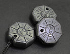 Halskettenanhänger Kettenanhänger Amulett Kettenschmuck Halsschmuck Feng Shui Yin Yang Hämatit Stein Trommelstein Anhänger Edelstein Heilstein Rohstein Rohstück Schmuckanhänger Silberanhänger Silberschmuck Hämatitstein Hämatitschmuck Hämatitblase