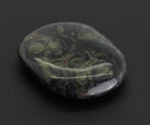 Kabambastein Kabamba Jaspis Stein Trommelstein Anhänger Handstein Daumenstein Seifenstein Handschmeichler Taschenstein Schutzstein Massagestein Dekostein Edelstein Heilstein Schmuckstein Rohstein Rohstück Kugel Dekokugel Herz Figur Dekofigur