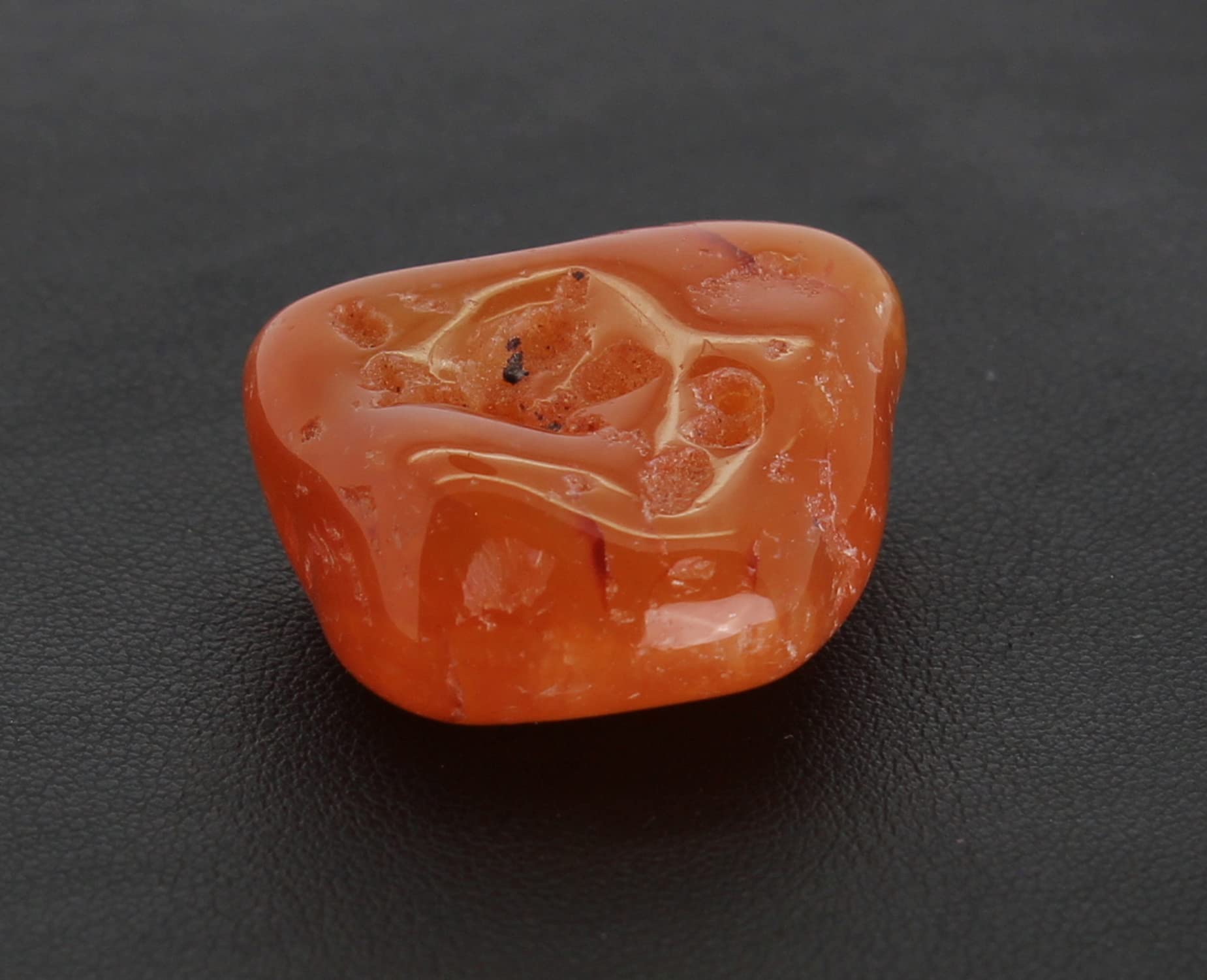 Karneol CarneolStein Handschmeichler Rohstein Rohstück Schmuckstein Trommelstein Anhänger Schutzstein Glücksstein Edelstein Heilstein Schmeichler Wasserstein Dekostein Naturstein