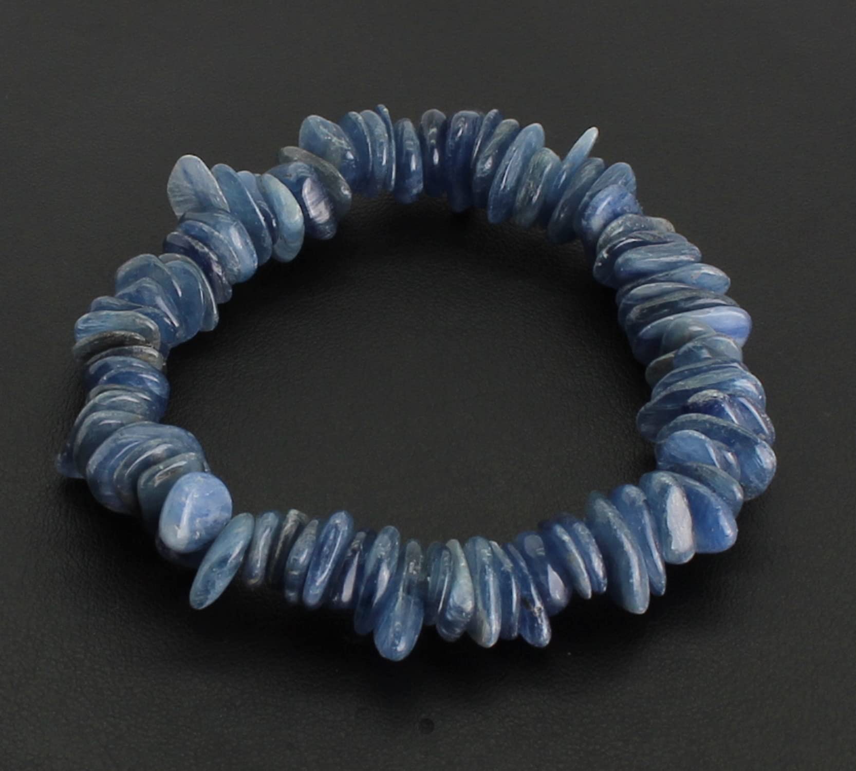 Armband aus Disthen Cyanit Kyanit facettiertes Armband Stein Trommelstein Anhänger Perlen Kugeln Heilstein Edelstein Kugelarmband Perlenarmband Edelsteinarmband Stretcharmband Gummiarmband Armschmuck Schmuckstein Rohstein Rohstück Schmuck Kettenanhänger Kyanitstein