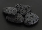 Lavastein Lavagestein Vulkanlava schwarzer Lava Stein Trommelstein Anhänger Handstein Daumenstein Seifenstein Handschmeichler Taschenstein Schutzstein Massagestein Dekostein Edelstein Heilstein Schmuckstein Rohstein Rohstück Kugel Dekokugel Herz Figur Dekofigur