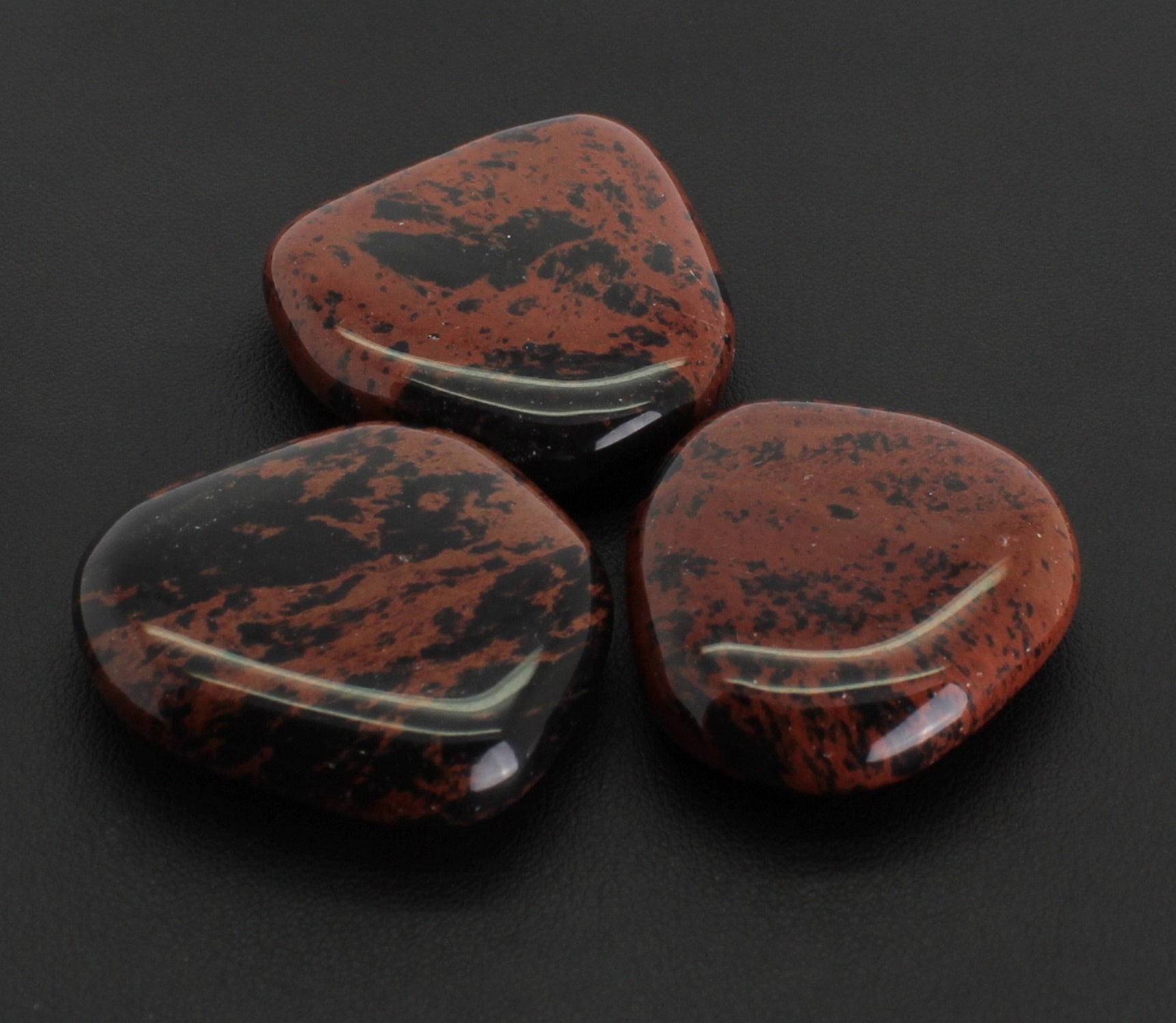 Mahagoniobsidian Mahagoni Obsidian Stein Trommelstein Anhänger Handstein Daumenstein Seifenstein Handschmeichler Taschenstein Schutzstein Massagestein Dekostein Edelstein Heilstein Schmuckstein Rohstein Rohstück Kugel Dekokugel Herz Figur Dekofigur