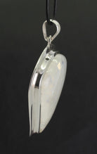 Halskettenanhänger Kettenanhänger Kettenschmuck Moonstone Mondstein Regenbogenmondstein Trommelstein Anhänger Rohstein Rohstück Edelstein Heilstein Schmuckanhänger Silberschmuck Halsschmuck Kettenschmuck Schmuckstein Mondsteine Mondsteinschmuck
