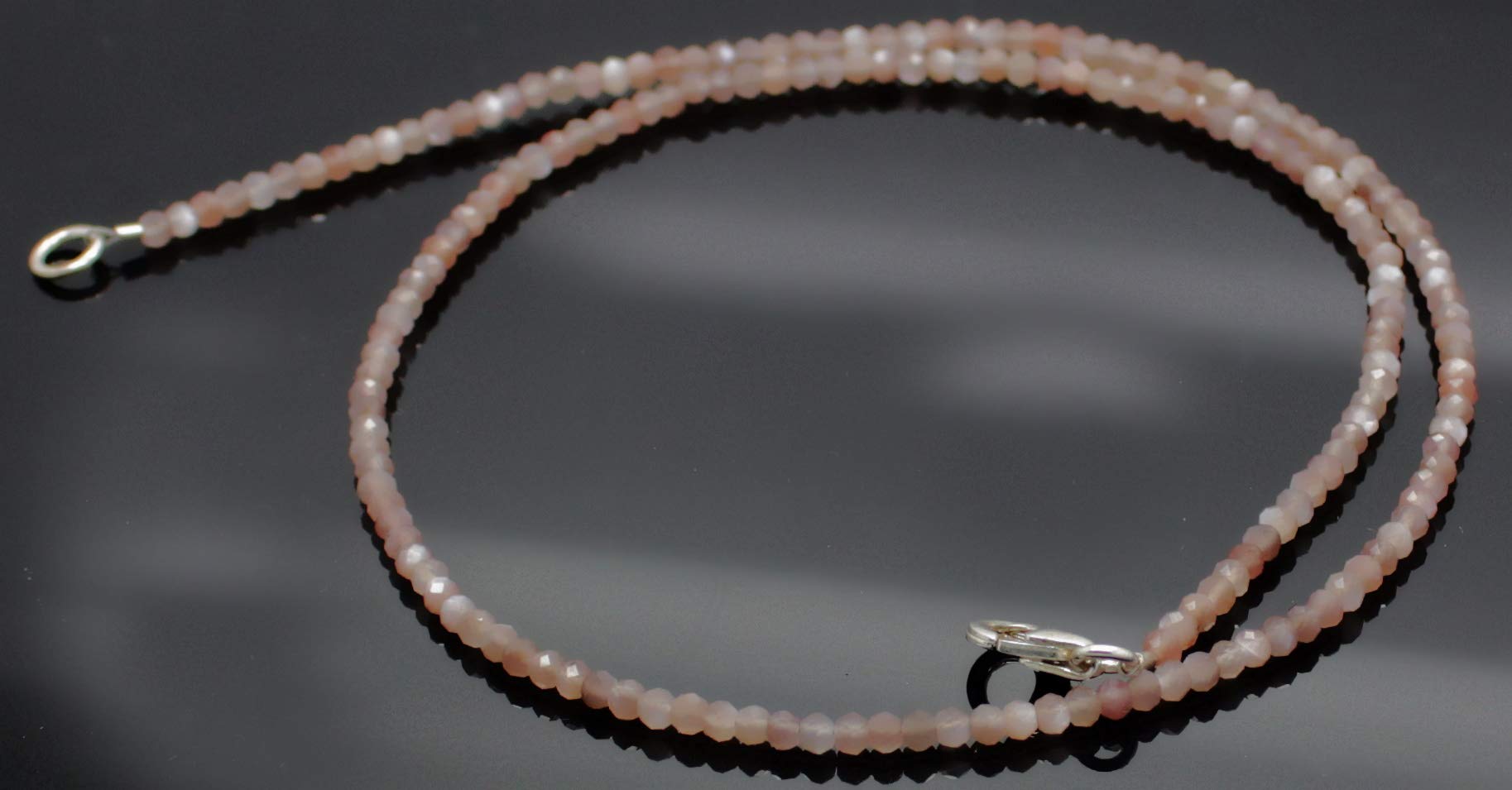 Budawi Halskette Kette aus Mondstein Trommelstein Anhänger Perlenkette Kugelkette Buttonkette Collier Halsschmuck Kettenschmuck Ketten Edelstein Heilstein Halsschmuck Schmuck Schmuckstein Mondsteine Mondsteinschmuck Mondsteinkette