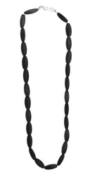 Halskette Kette aus schwarzer Onyx Stein Trommelstein Anhänger Perlenkette Kugelkette Buttonkette Collier Halsschmuck Kettenschmuck Ketten Edelstein Heilstein Halsschmuck Schmuck Schmuckstein Onyxschmuck Onyxstein schwarze Kette Perlenkette Halskette Kugelkette