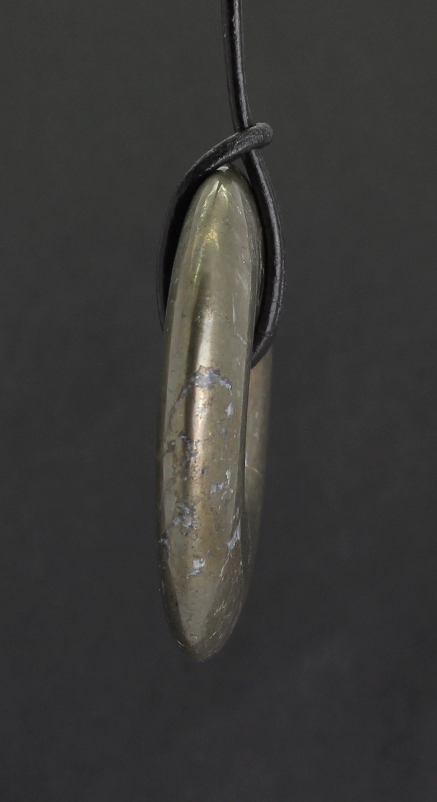 Halskettenanhänger Kettenschmuck Stein Trommelstein Trommelsteinanhänger Edelstein Heilstein Lochstein Schmuck Naturstein Halsschmuck Silberanhänger Schmuckstein Schmuckanhänger Schutzstein Glücksstein Pyritstein Pyritschmuck