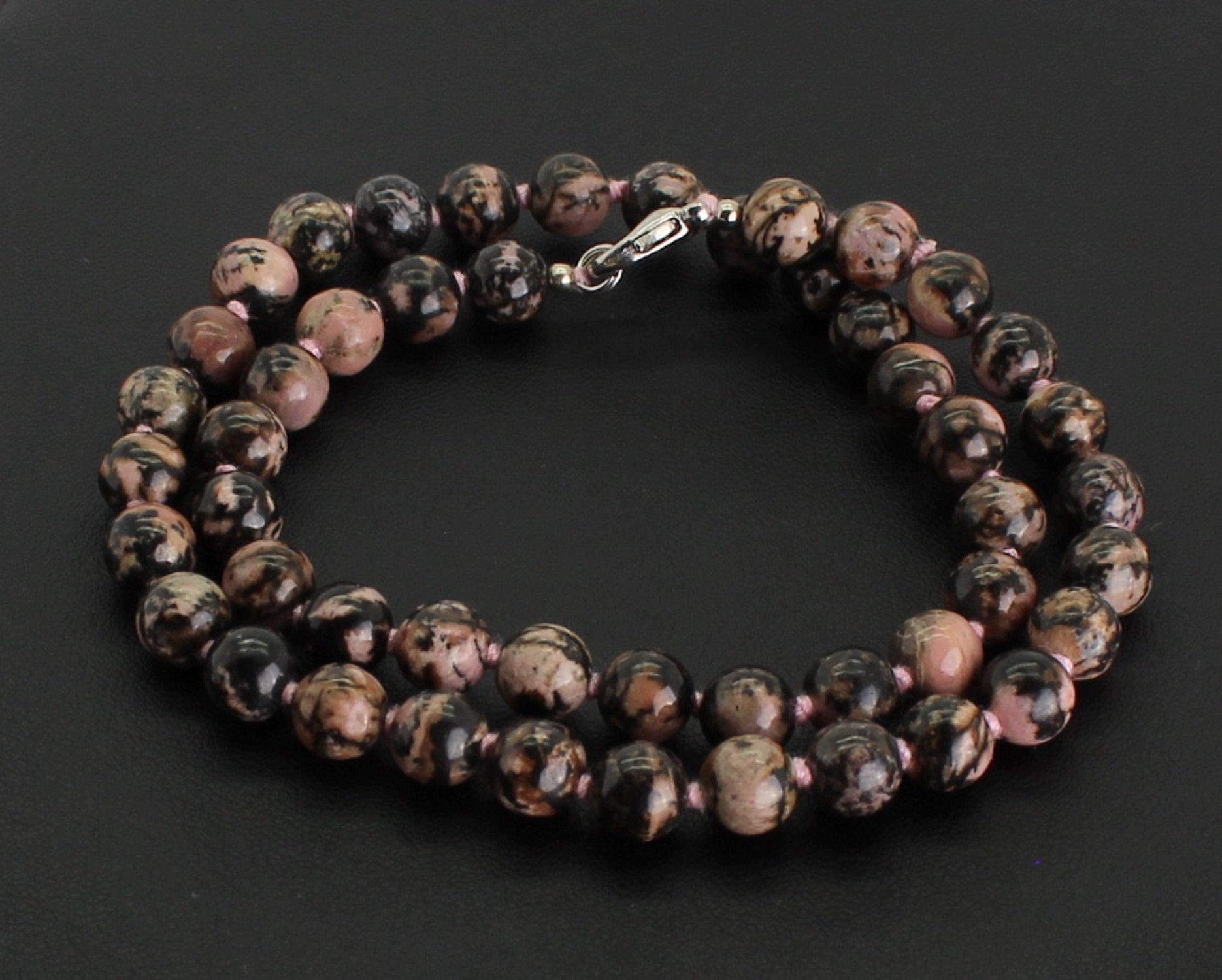 Edelsteinkette Rhodonit Stein Trommelstein Anhänger Halskette Kette Collier Kugelkette Perlenkette Edelsteinkette Splitterkette Edelstein Heilstein Schmuckstein Schmuck Halsschmuck Rhodonitstein Rhodonitschmuck Rhodonitkette