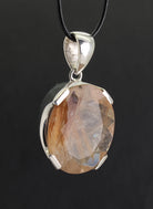 Halskettenanhänger Kettenschmuck Rutilquarz Stein Trommelstein Anhänger Silberschmuck Schmuckanhänger Schmuckstein Halsschmuck Schmuck Edelstein Heilstein Rohstein Rohstück Naturstein Rutilquarzstein Rutilquarzschmuck