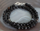 Kette Halskette aus Sardonyx Perlen Kugel Stein Trommelstein Anhänger Perlenkette Kugelkette Collier Schmuck Schmuckcollier Halsschmuck Schutzstein Glücksstein Edelstein Heilstein Rohstein Rohstück Edelsteinkette Heilsteinkette