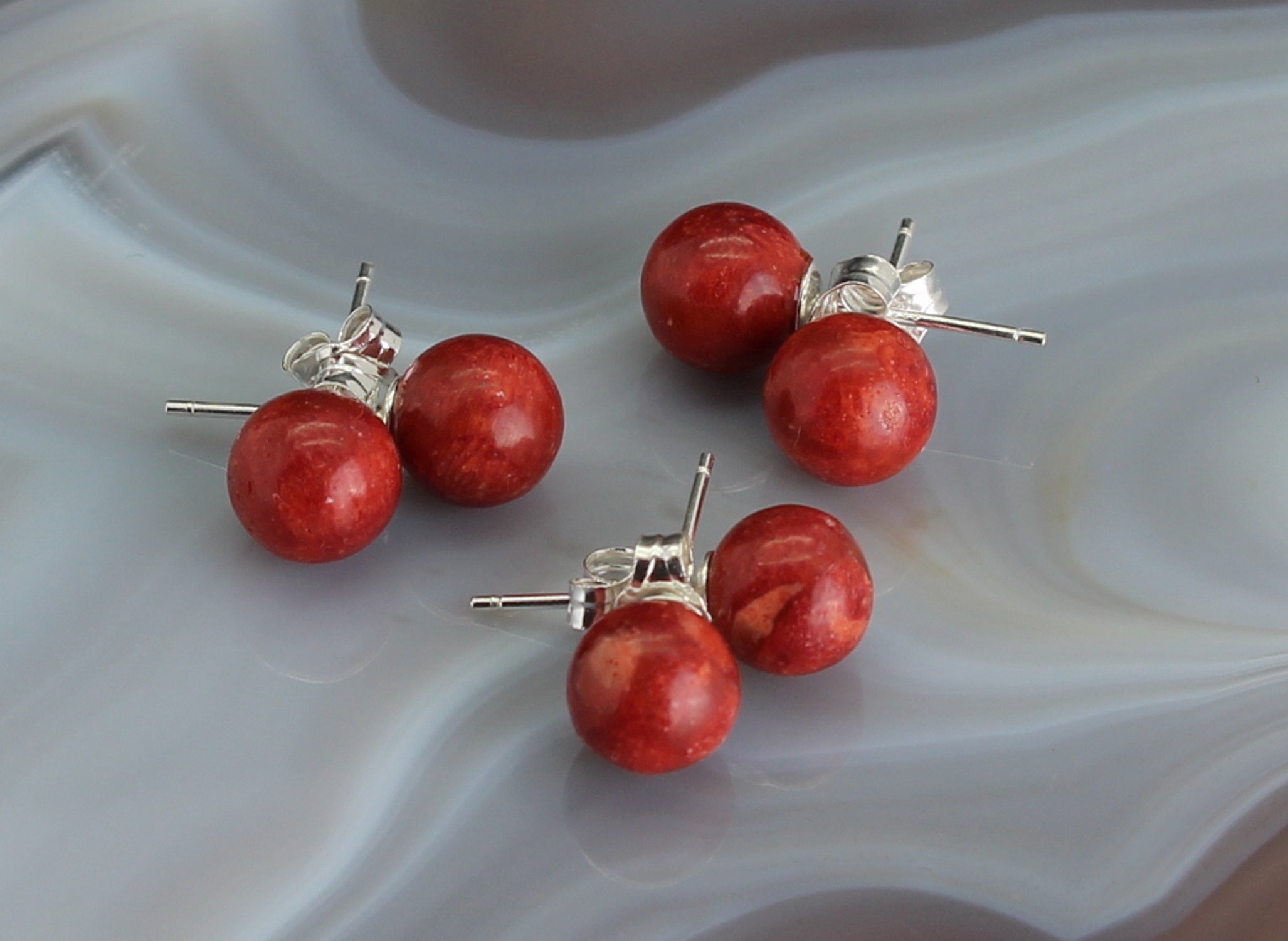 Ohrschmuck Ohrringe Silberohrringe mit Schaumkoralle Koralle Stein Trommelstein Anhänger Trommelsteinanhänger Silberschmuck roter Korallenschmuck Korallenstein rote Koralle Schaumkoralle als Ohrstecker Silberohrstecker