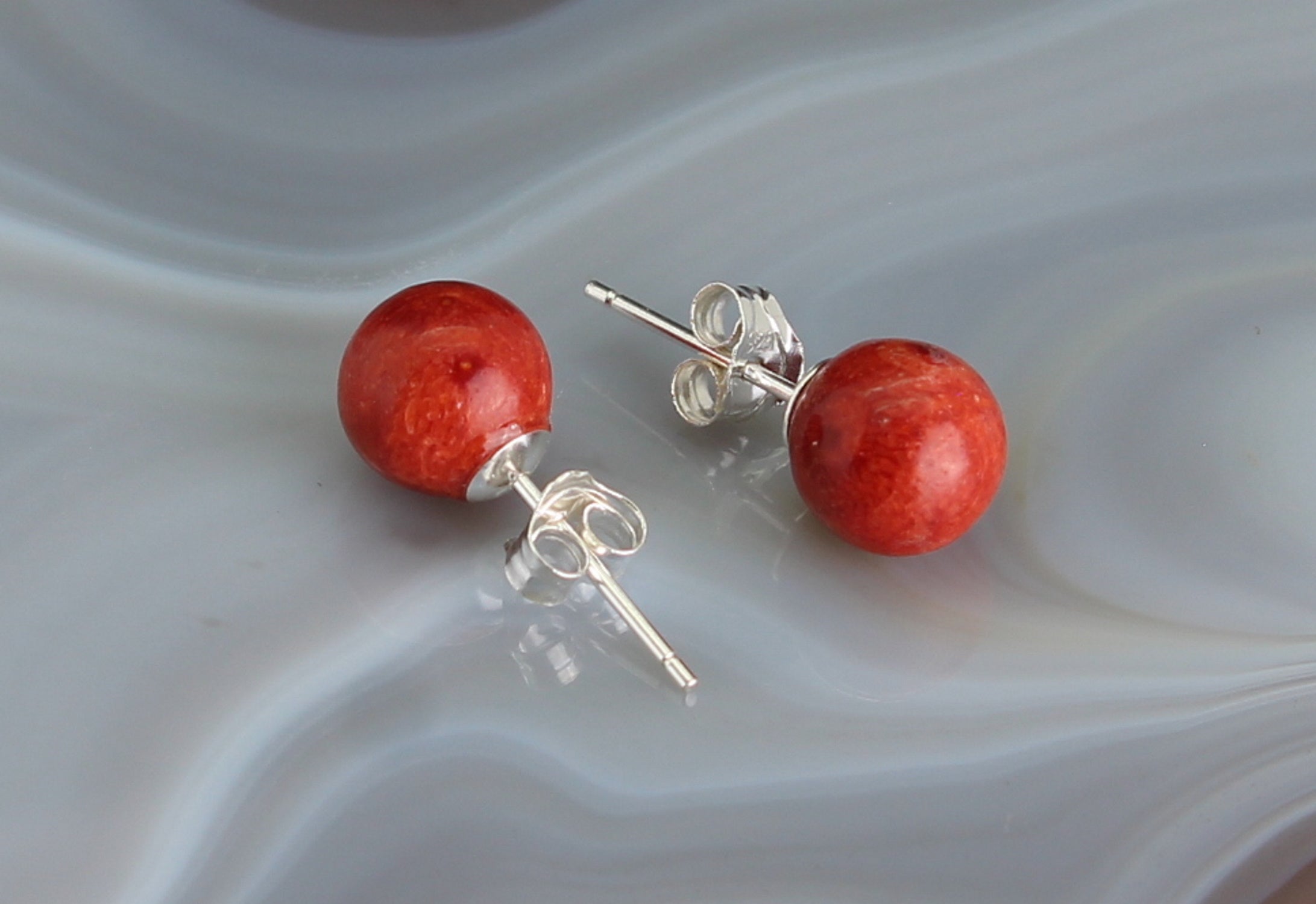 Ohrschmuck Ohrringe Silberohrringe mit Schaumkoralle Koralle Stein Trommelstein Anhänger Trommelsteinanhänger Silberschmuck roter Korallenschmuck Korallenstein rote Koralle Schaumkoralle als Ohrstecker Silberohrstecker