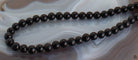 Halskette Kette aus Turmalin Schörl Stein Trommelstein Anhänger Perlenkette Kugelkette Collier Buttonkette Edelstein Heilstein Halsschmuck Schmuck Schmuckstein Schmuckkette Turmalinkette Turmalinschmuck Turmalinstein Turmalincollier
