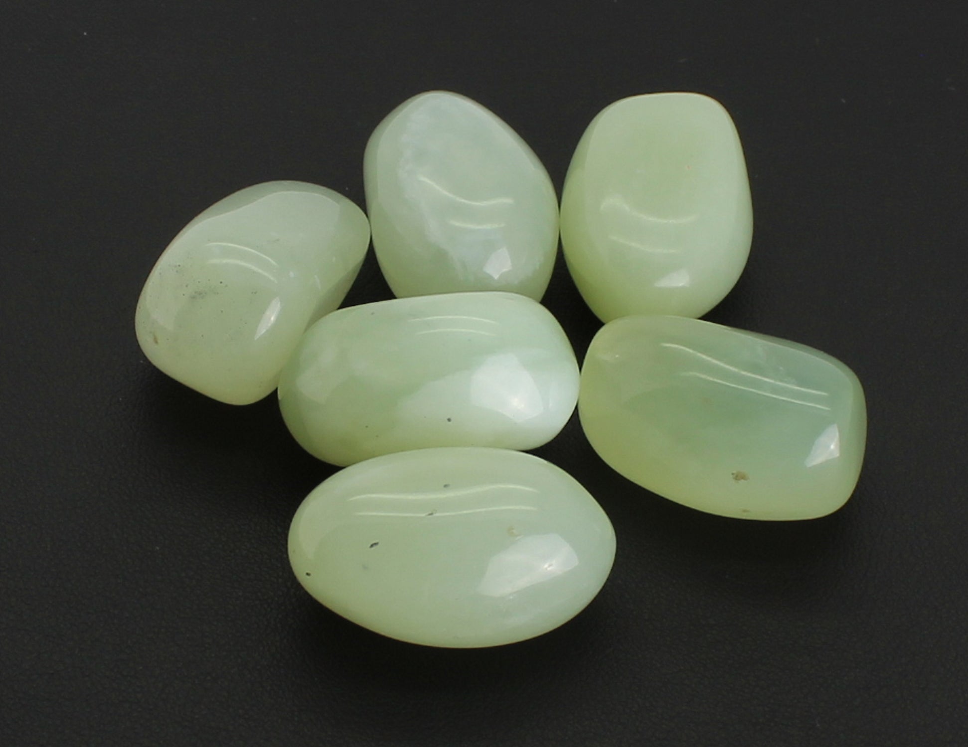 Stein Anhänger Handstein Daumenstein Seifenstein Taschenstein Schutzstein Massagestein Glücksstein Dekostein Edelstein Heilstein Schmuckstein Rohstein Rohstück Kugel Dekokugel Herz Figur Dekofigur Naturstein Jadestein Jadeschmuck