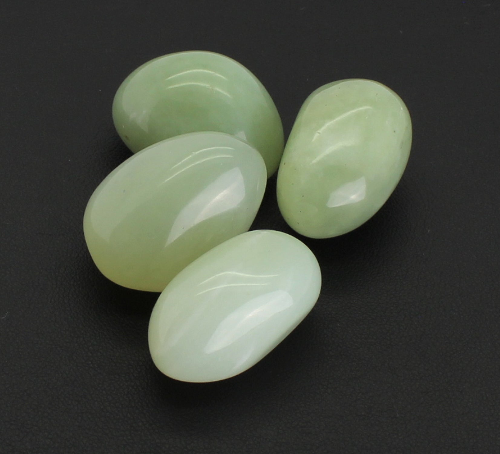 Stein Anhänger Handstein Daumenstein Seifenstein Taschenstein Schutzstein Massagestein Glücksstein Dekostein Edelstein Heilstein Schmuckstein Rohstein Rohstück Kugel Dekokugel Herz Figur Dekofigur Naturstein Jadestein Jadeschmuck