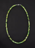 Halskette Kette aus Serpentin Chyta Chita Peru Stein Trommelstein Anhänger Perlenkette Kugelkette Collier Buttonkette Halsschmuck Edelstein Heilstein Halsschmuck Schmuck Schmuckstein Rohstein Rohstück Schmuckkette Schmuckcollier Serpentinstein Serpentinschmuck