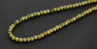 Halskette Kette aus Serpentin Chyta Peru Stein Trommelstein Anhänger Rohstein Rohstück Kugelkette Edelsteinkette Collier Edelstein Heilstein Halsschmuck Schmuckkette Schmuckanhänger Heilsteinkette Perlen Kugel Serpentinkette Serpentinschmuck Serpentinstein