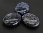 Sodalith Stein Trommelstein Anhänger Handstein Daumenstein Seifenstein Handschmeichler Taschenstein Schutzstein Massagestein Dekostein Edelstein Heilstein Schmuckstein Rohstein Rohstück Kugel Dekokugel Herz Figur Dekofigur